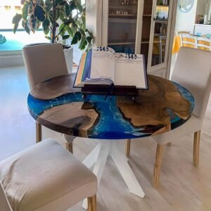 Ett Portofino-mottagningsbord för en restaurang tillverkat av europeisk valnötsträ och harts med havseffekt.